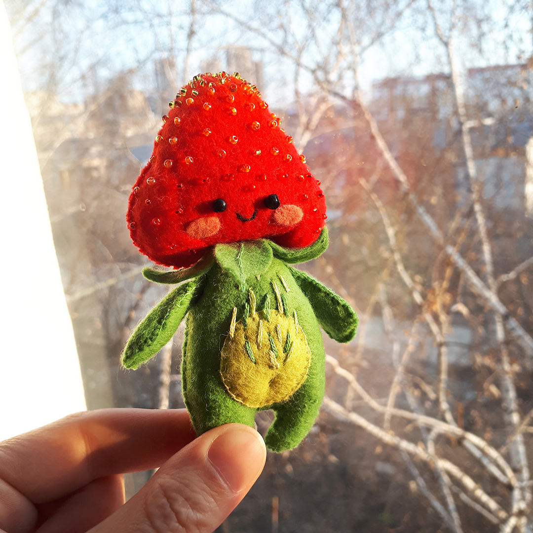 Strawberry toy stuffed and plushies patterns, Felt strawberr - Inspire ...