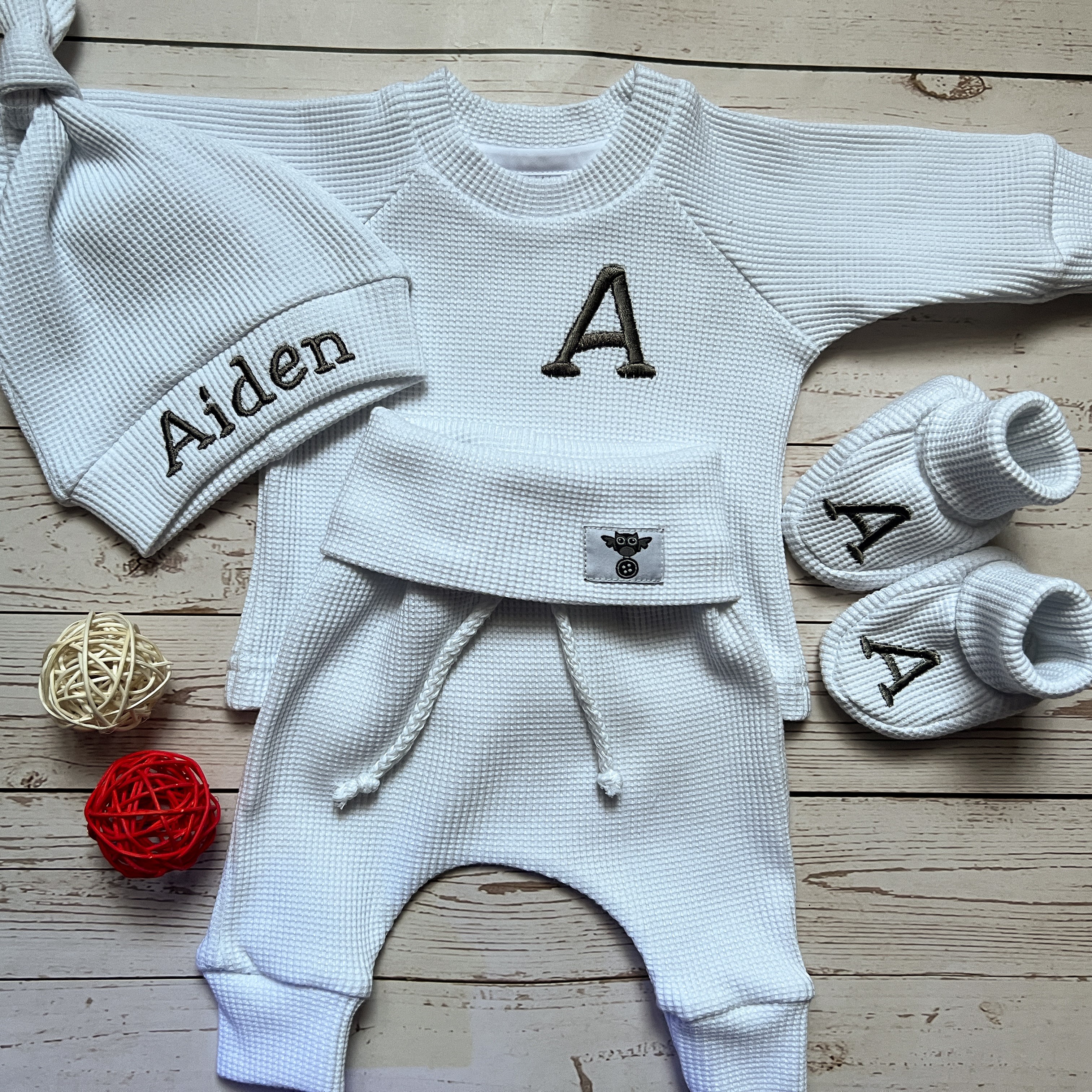 Organic cotton baby coming home outfit White Personalized Newborn baby custom outfit with custom booties - 4 pcs set/FreeShip 10-21 busdays