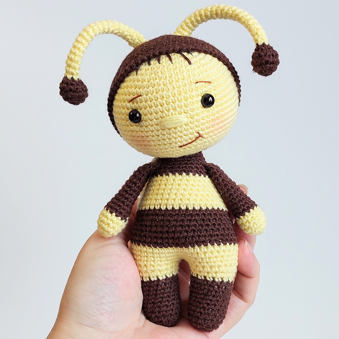 Crochet pattern of toys in English. Crochet bee. Pattern crochet bee. Crochet pattern toys. Tutorial crochet bee. Bee.