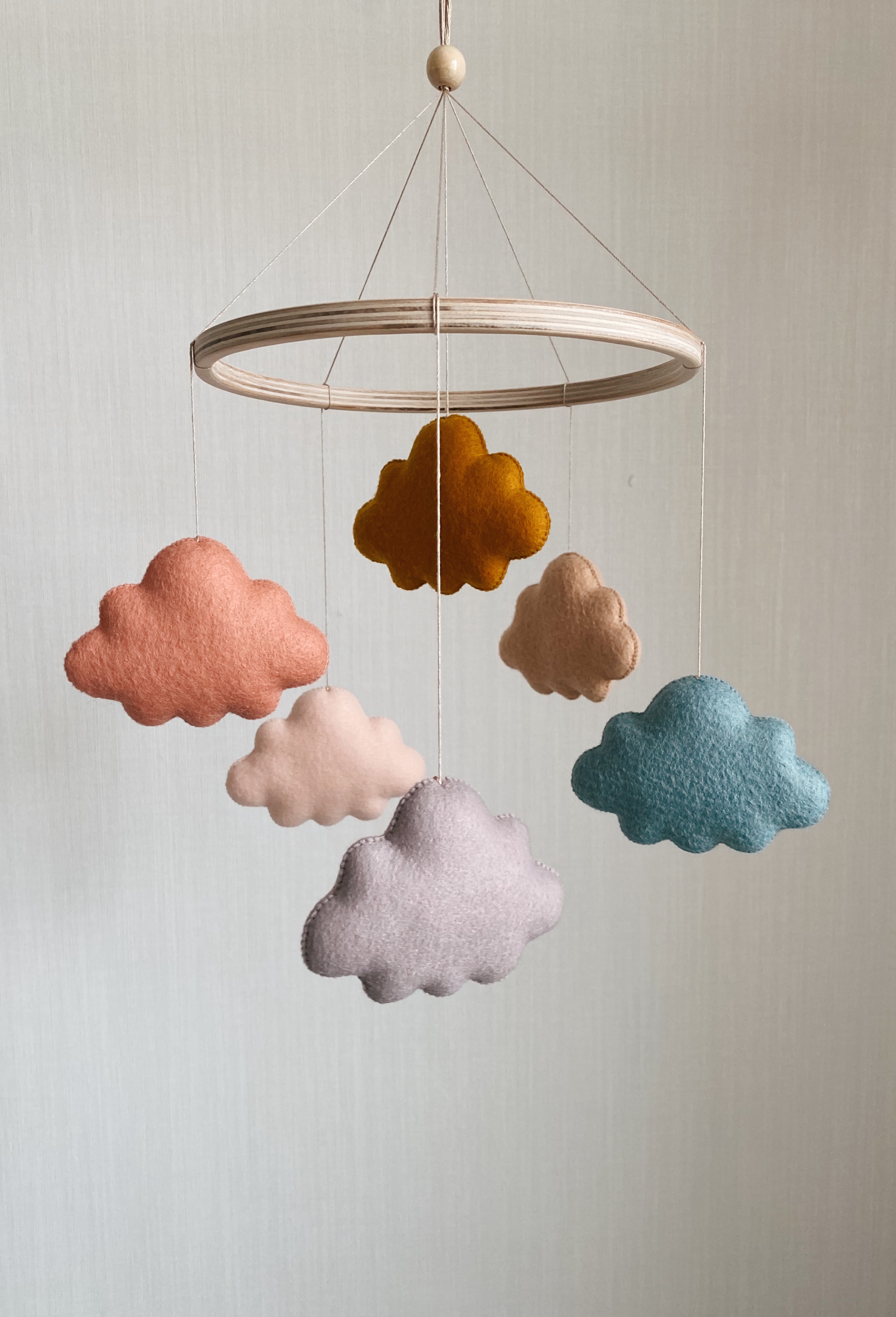 Ready to shipSix Clouds hanging crib toys for newborn baby Inspire