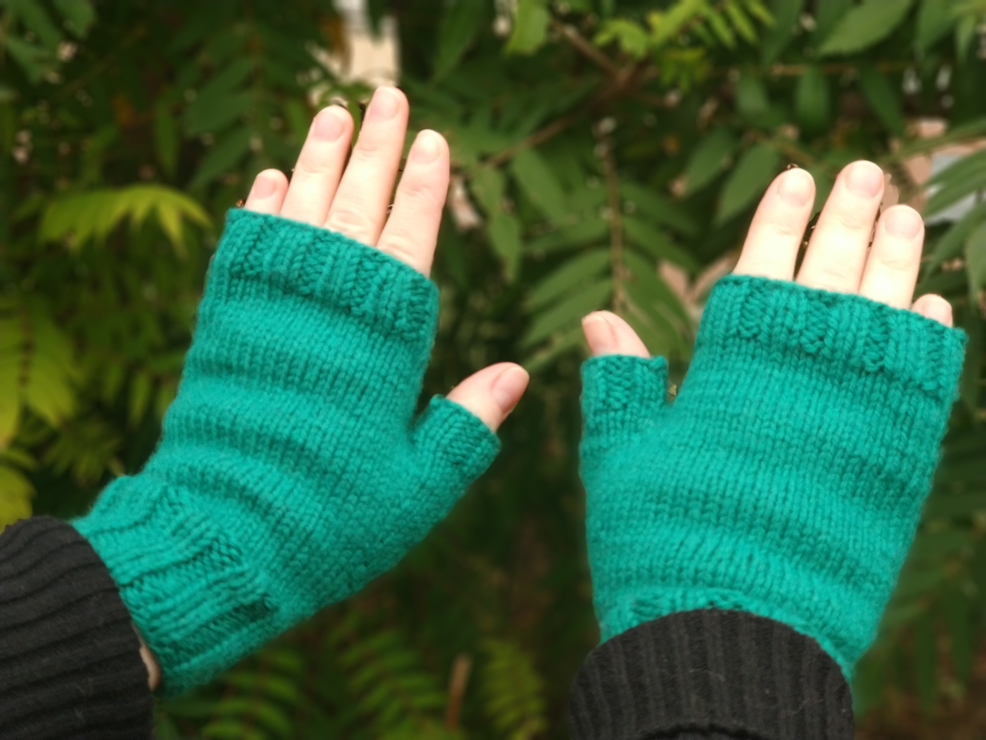 Outlander women knitted green finger gloves