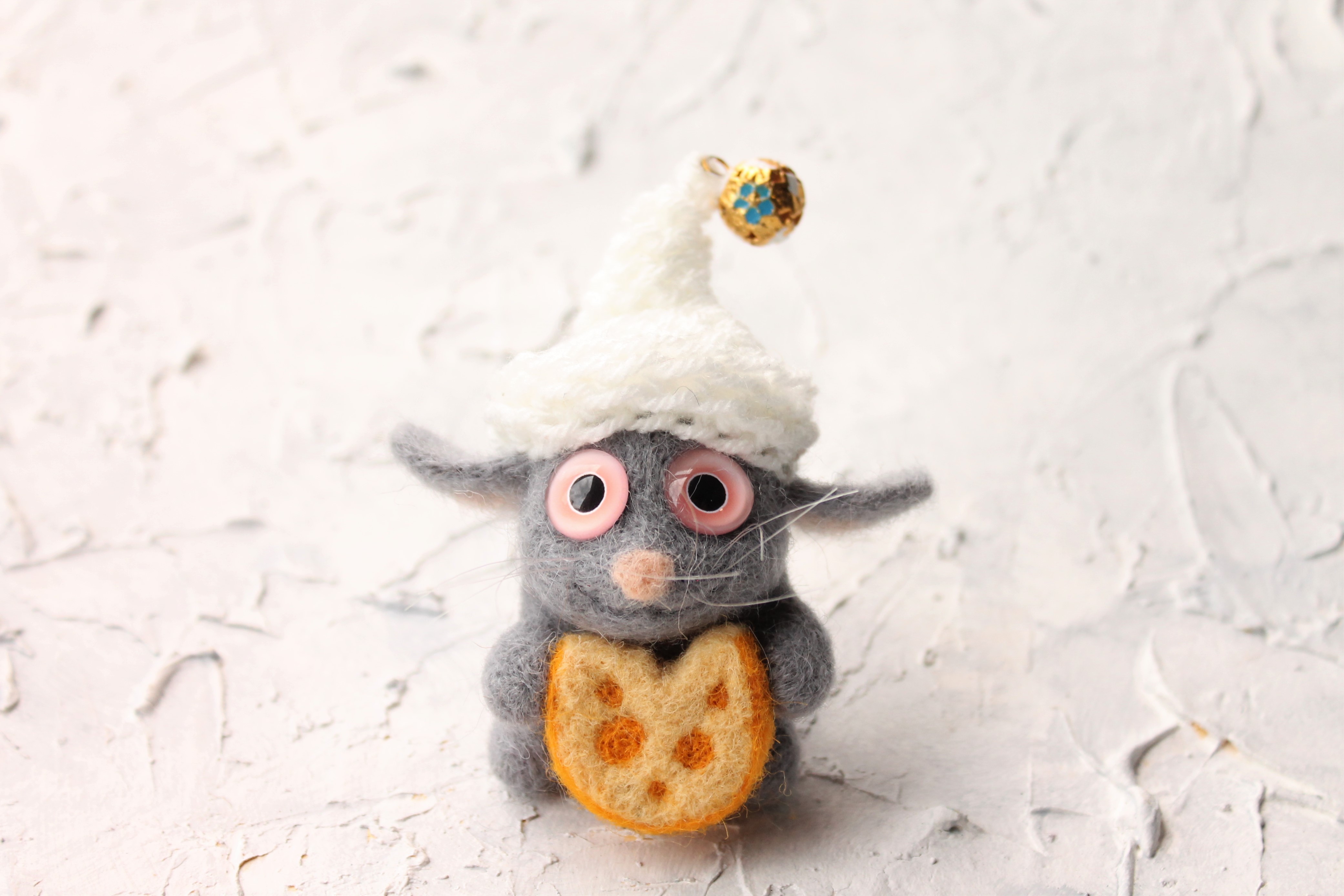 Felted mouse with cheese toy Inspire Uplift