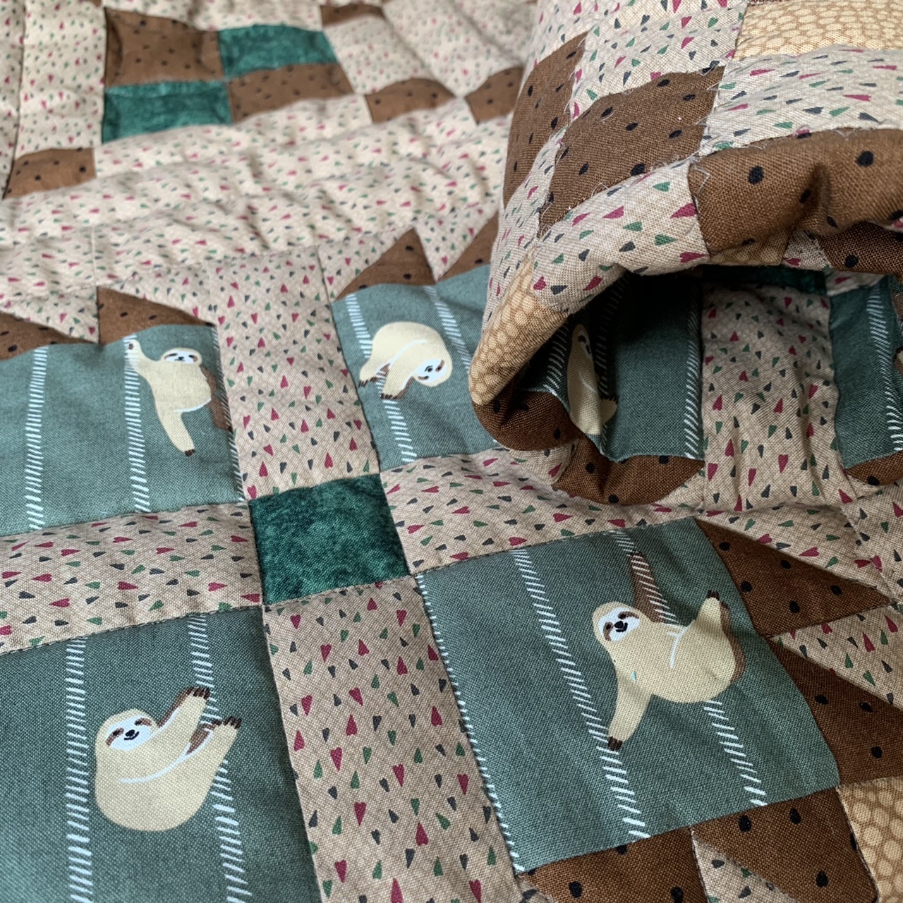 Sloth patchwork baby quilt, Unisex baby blanket, Gender neut Inspire