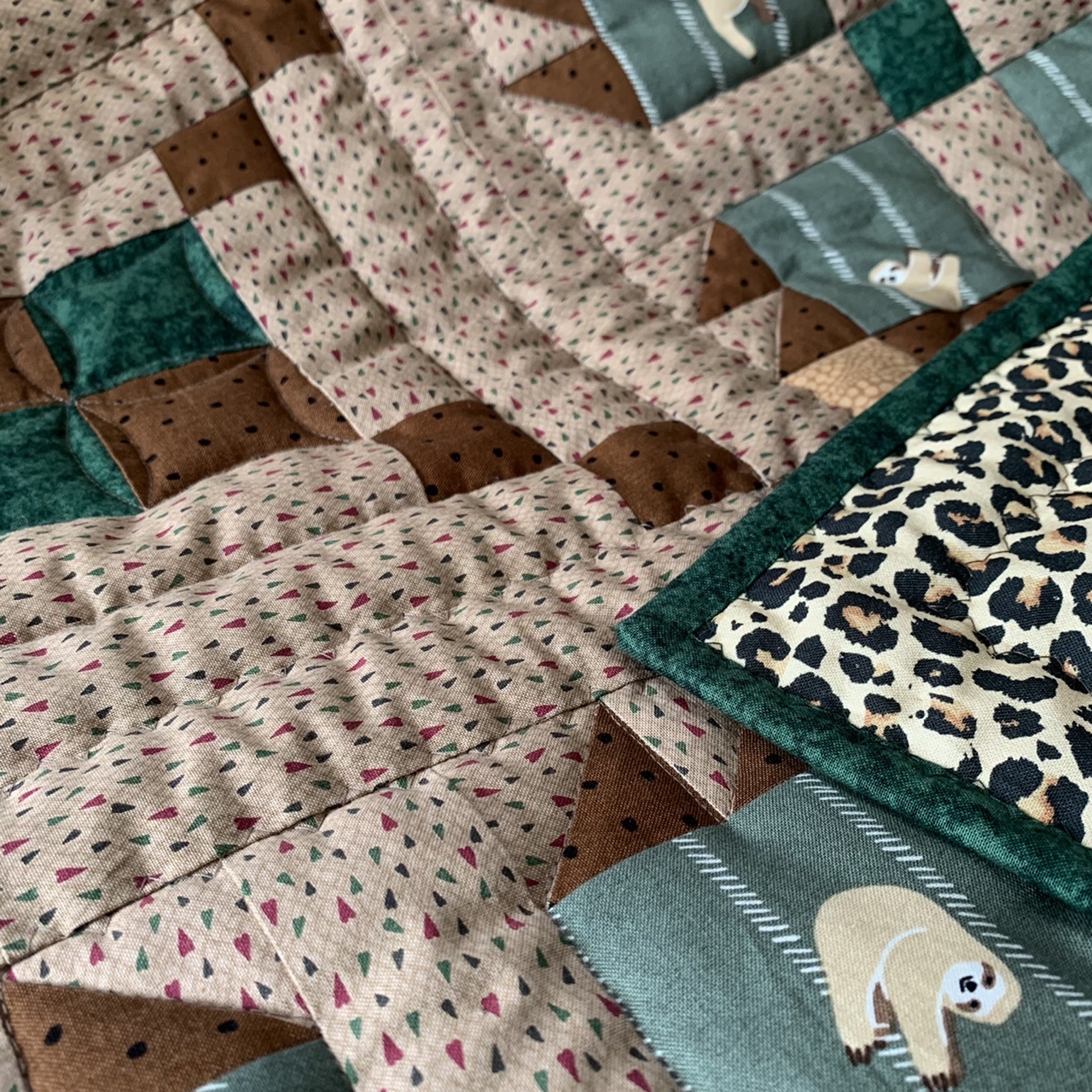 Sloth patchwork baby quilt, Unisex baby blanket, Gender neut Inspire