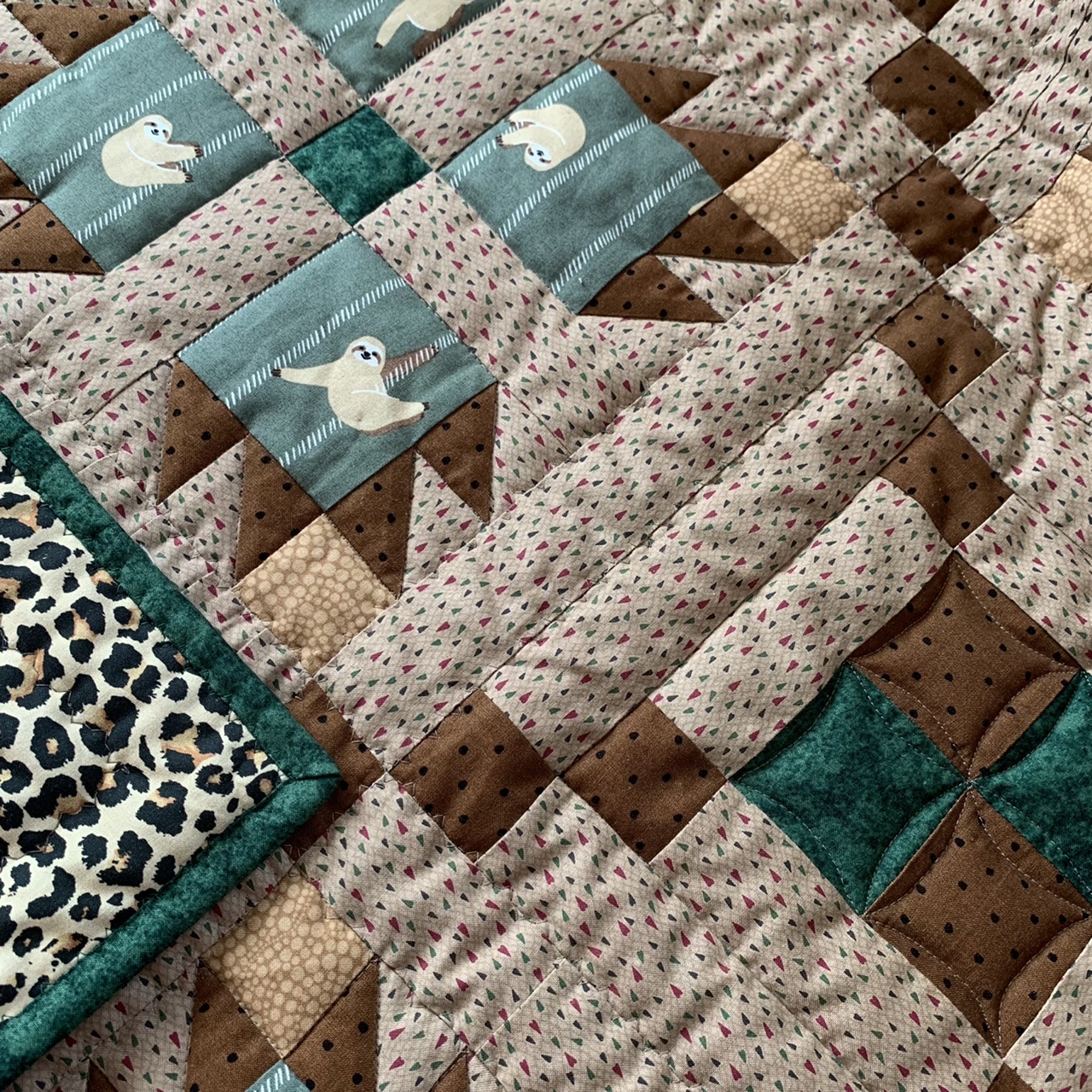 Sloth patchwork baby quilt, Unisex baby blanket, Gender neut Inspire