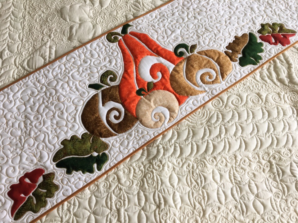 Quilted Thanksgiving table runner, Pumpkins bed topper, Fall | Inspire ...
