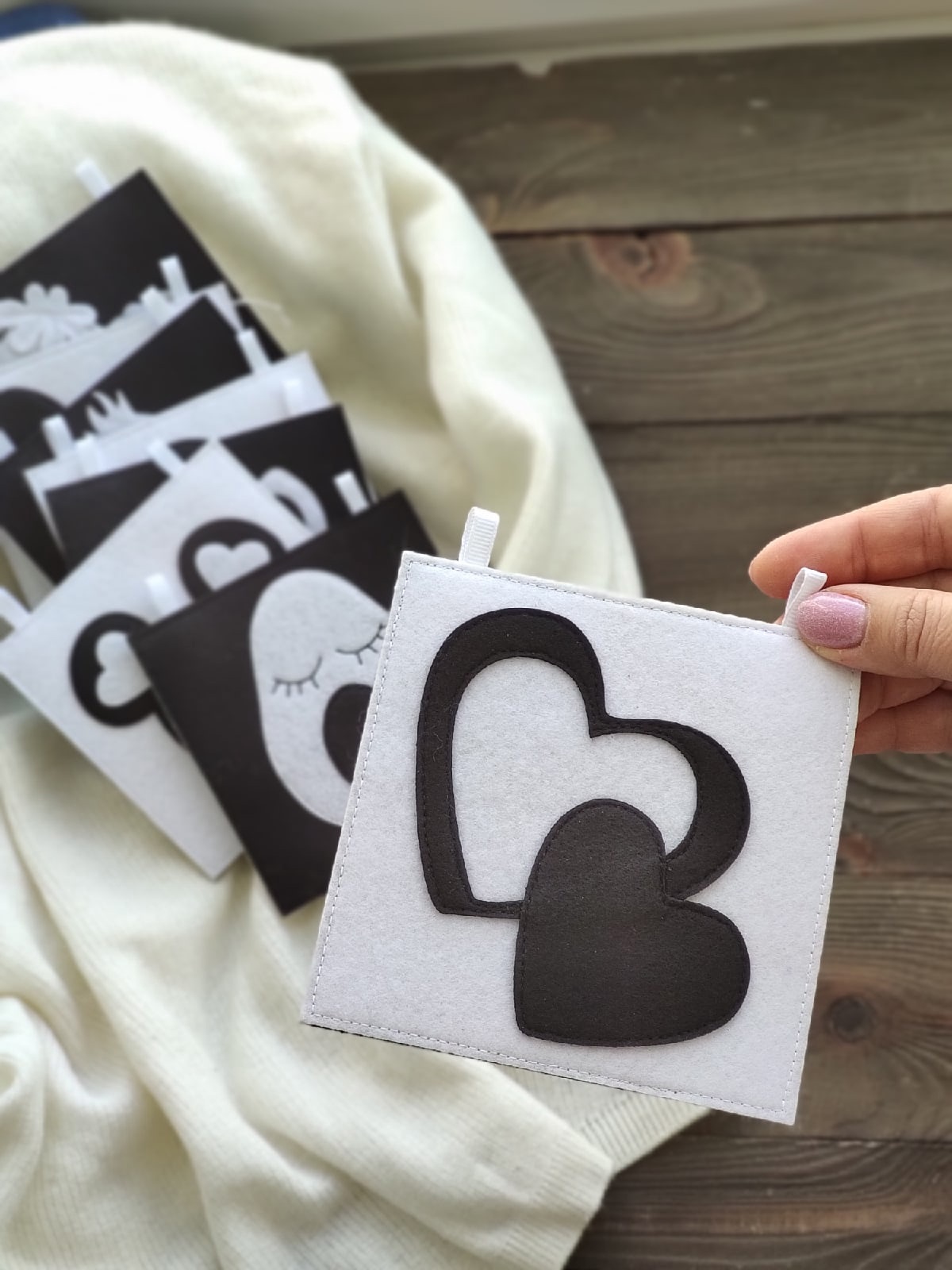 Black and white contrast cards for newborns Inspire Uplift