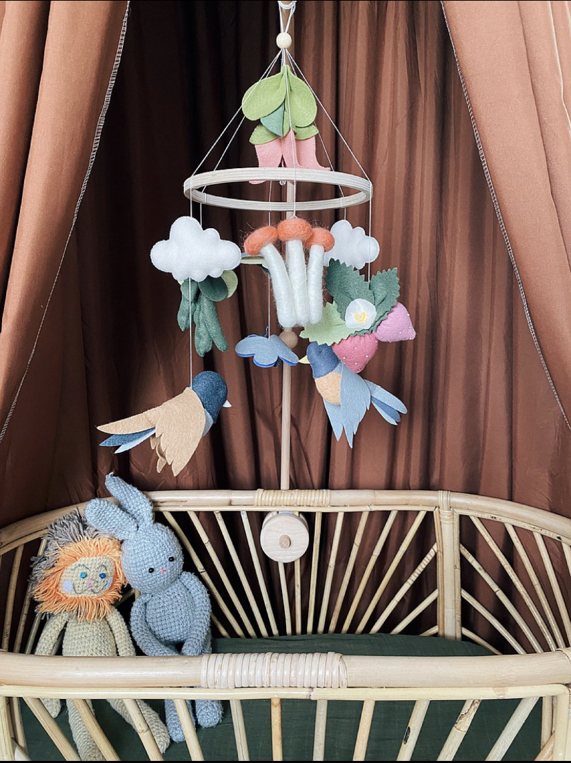 Woodland baby mobile robin, finch, strawberry, mushrooms, bu - Inspire ...