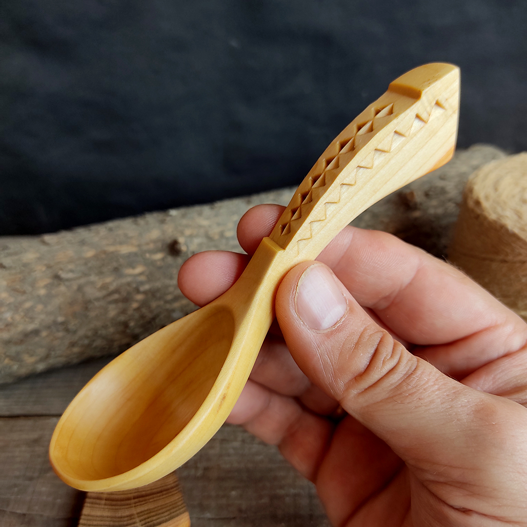 Handmade wooden scoop in willow wood, wooden coffee scoop Inspire Uplift