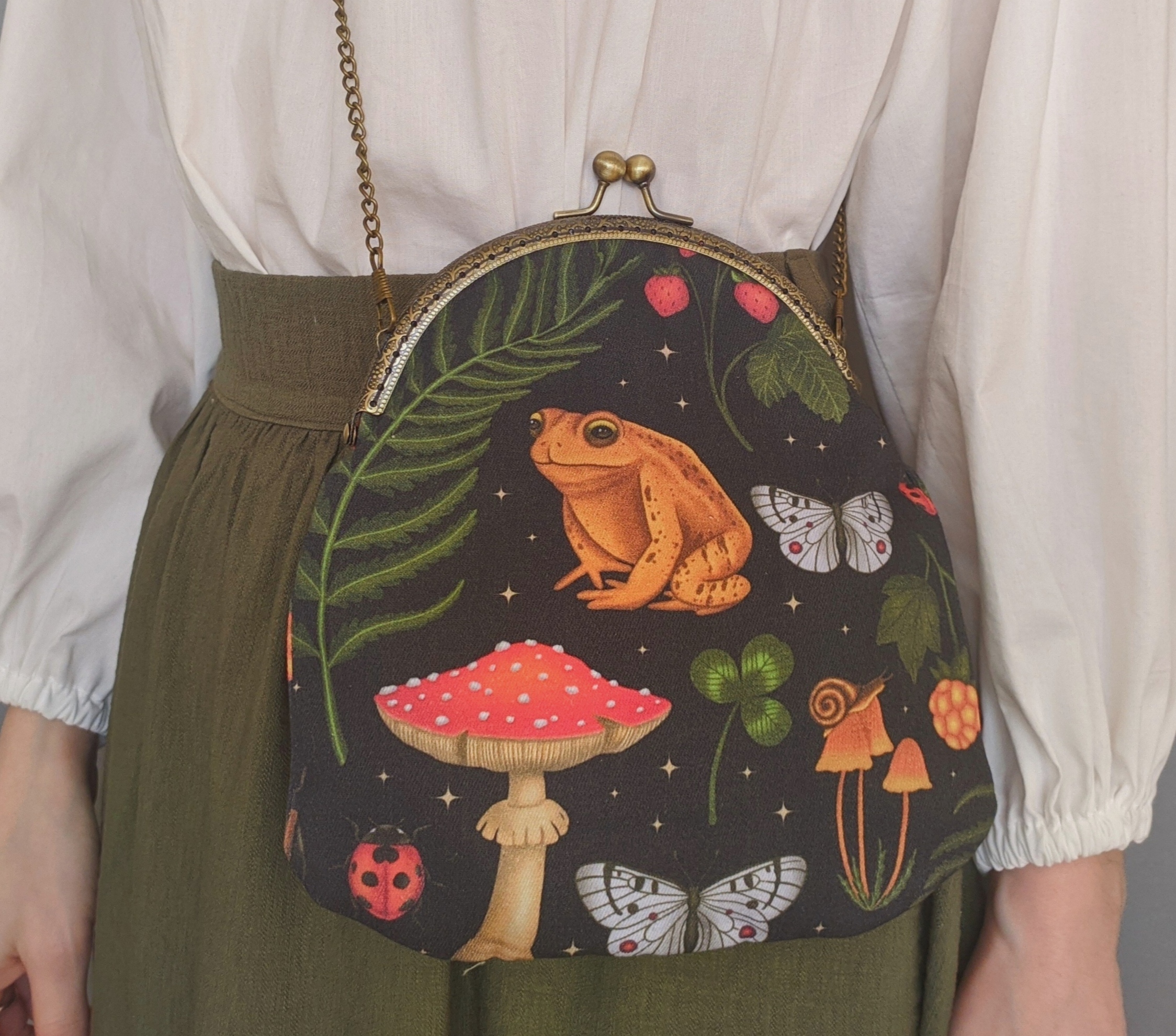 Cottagecore handbag, frog purse, mushroom purse, goblincore Inspire