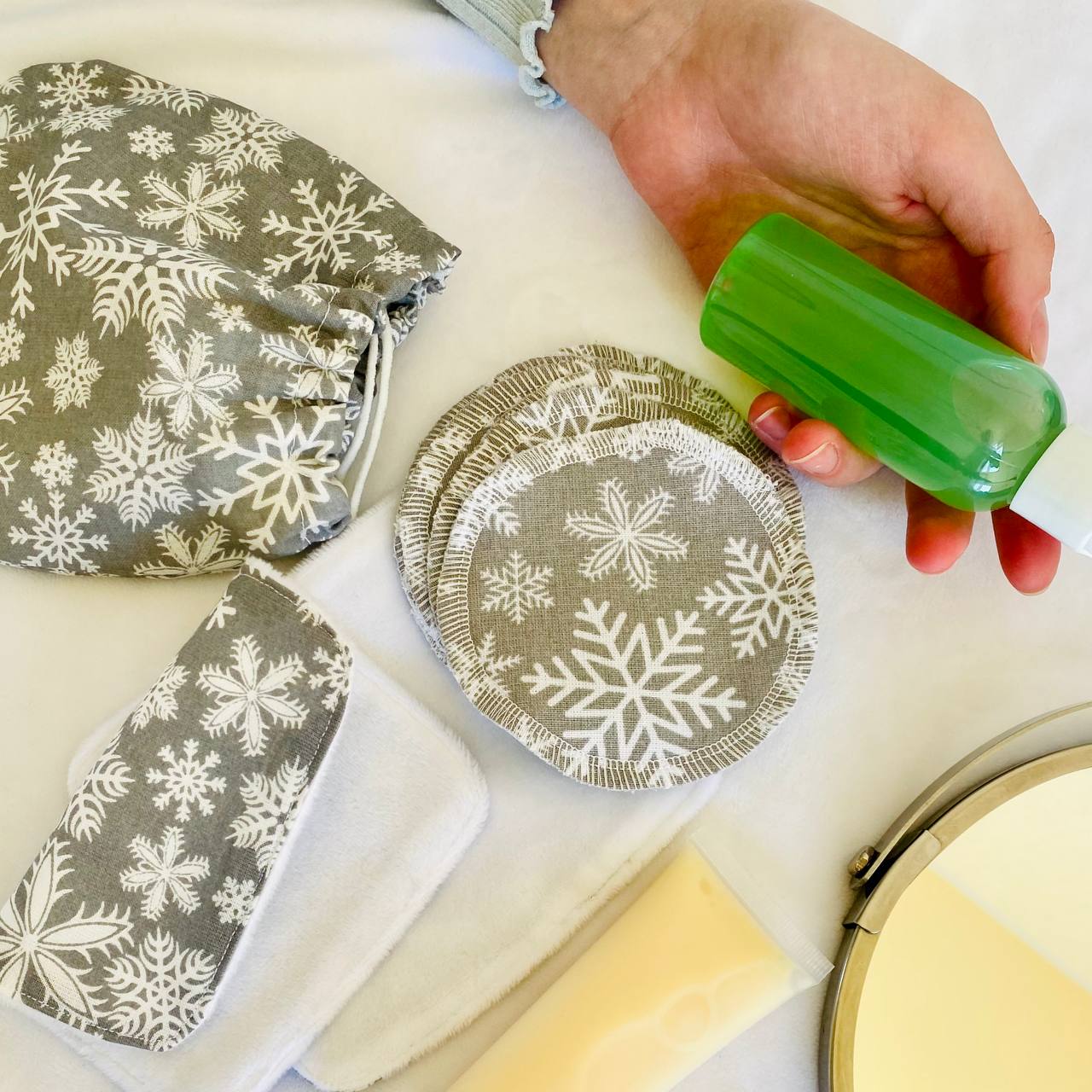 Reusable makeup remover pads set 8 and 2 Inspire Uplift