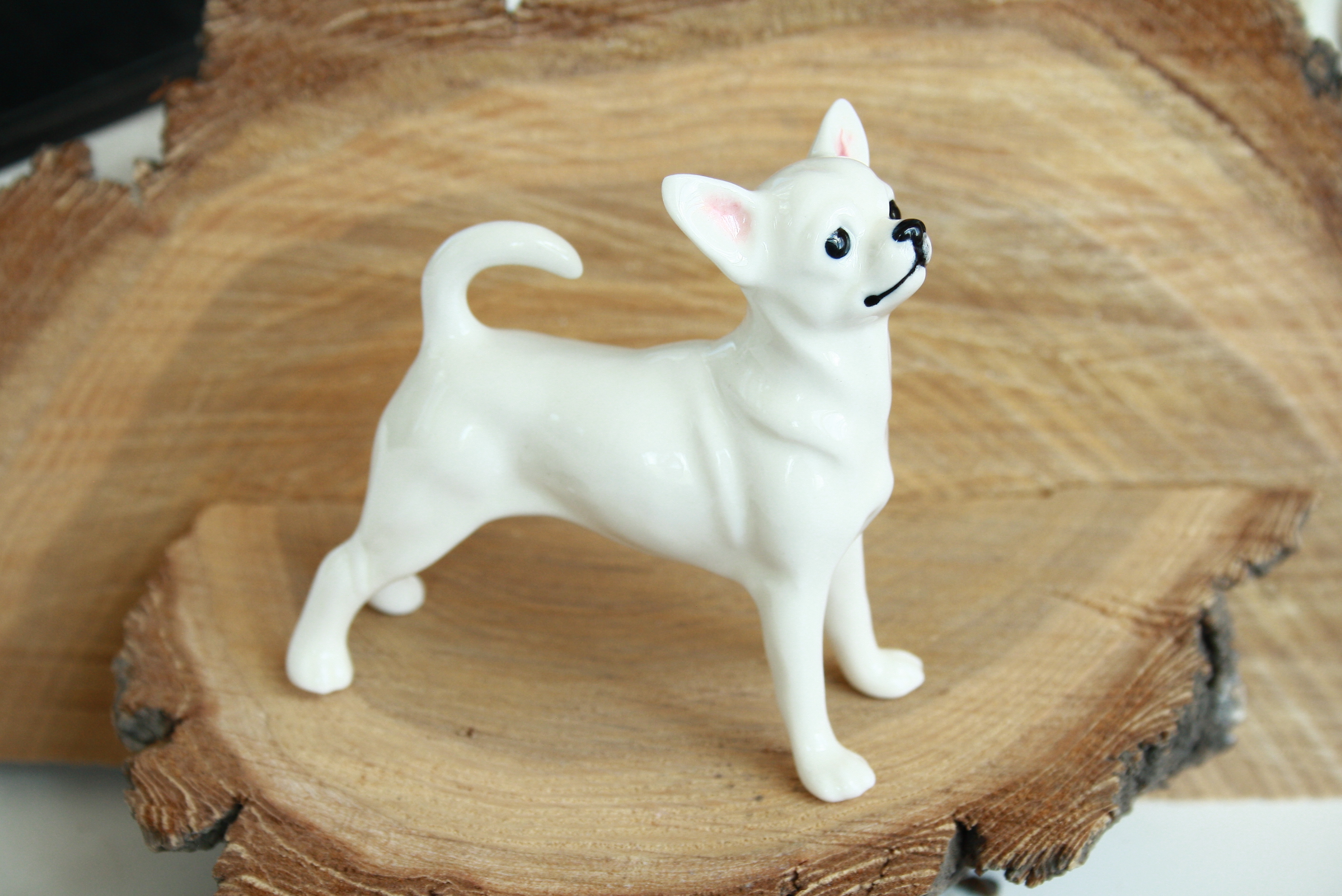 Statue Decoration Interieur Statue Chihuahua en Résine Figurine Art Animal Ornement Décoration