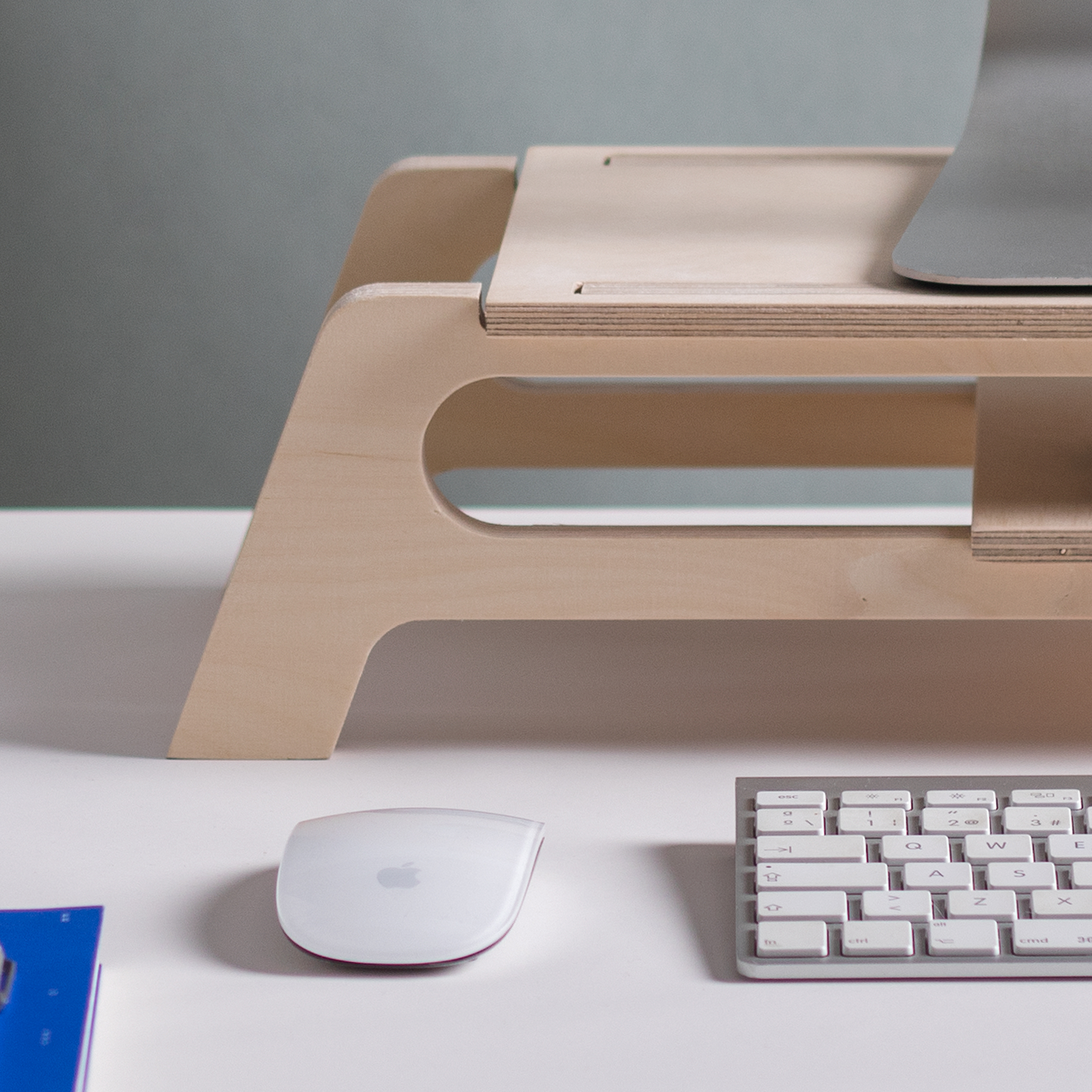 desktop support for computer screen - DEBRIDGE - Inspire Uplift