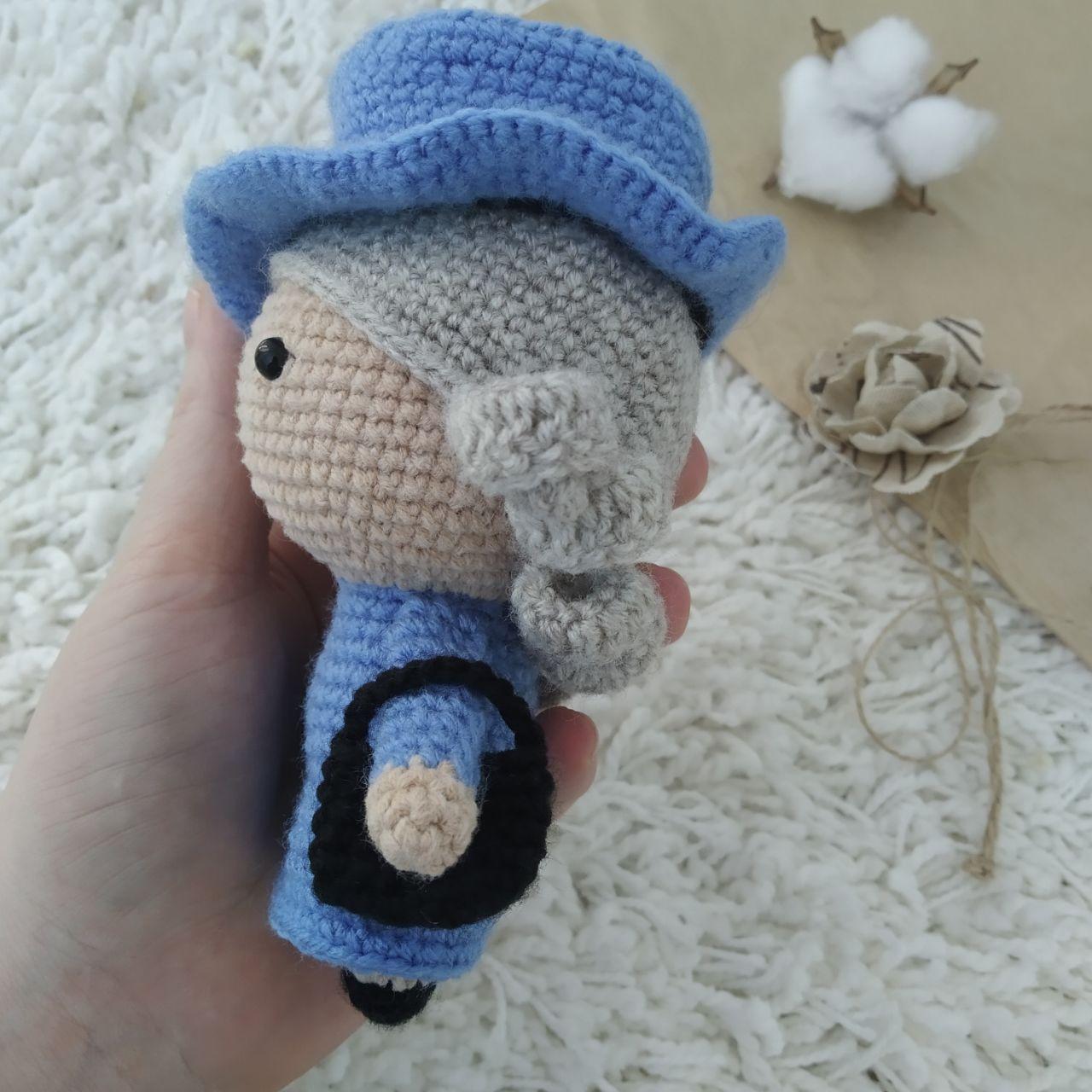 Amigurumi Queen Elizabeth doll crochet pattern PDF. amigurum Inspire