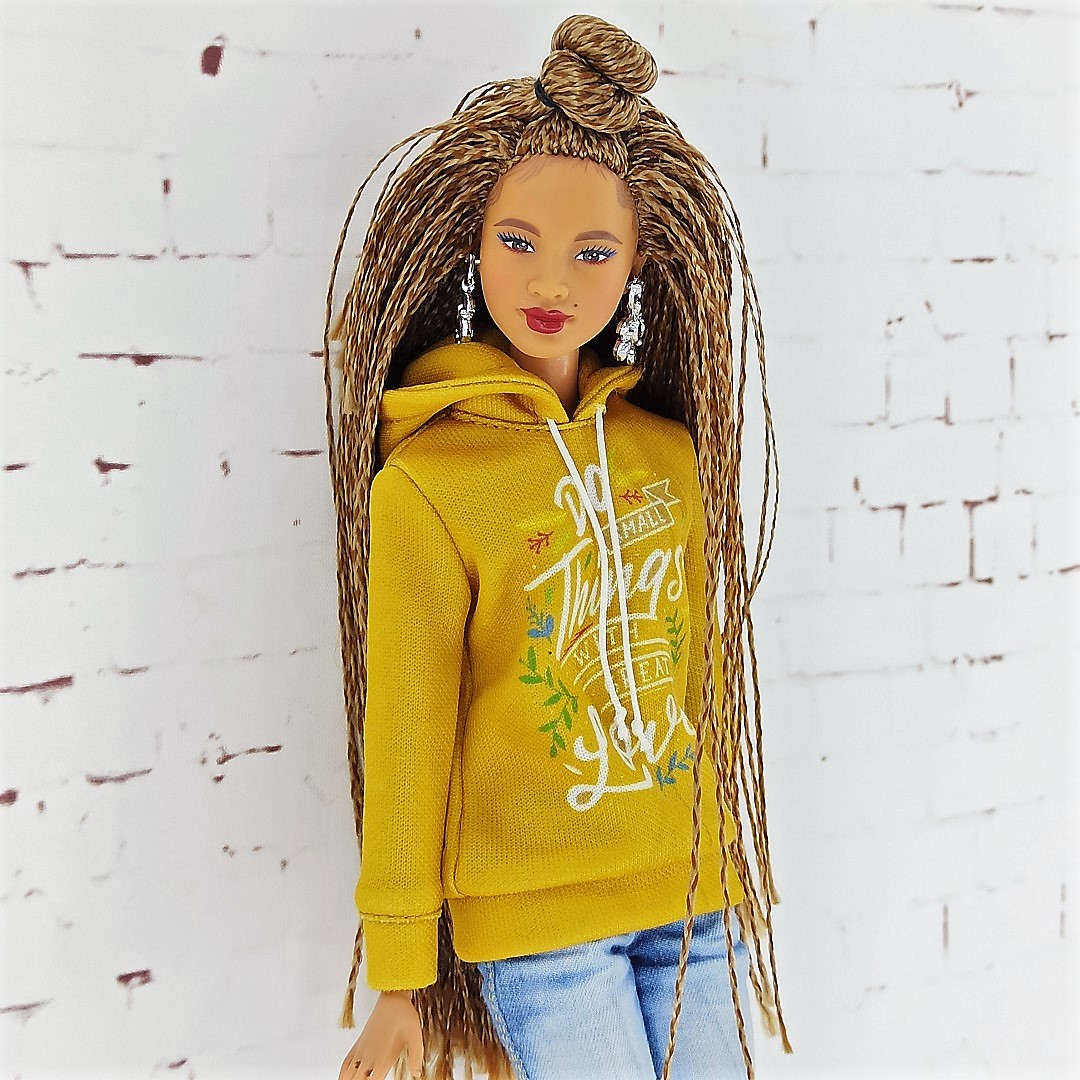 Mustardcolored hoodie for Barbie with any body type (Regul Inspire