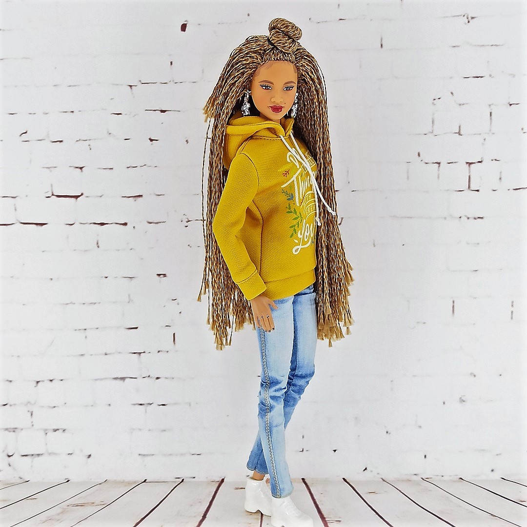 Mustardcolored hoodie for Barbie with any body type (Regul Inspire