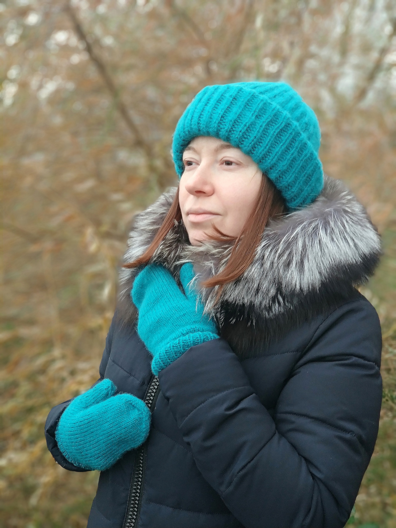 Set of 2: Moheir blue color women handknitted mittens and soft warm women moheir hat