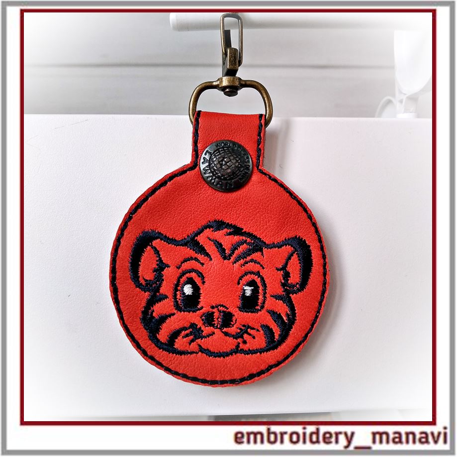 In the hoop Keychain with a tiger embroidery design. Inspire Uplift