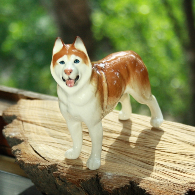 Statuette Husky porcelain figurine, red color statue Inspire Uplift