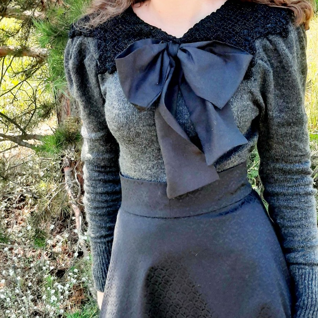 Snowglow Bow Pullover