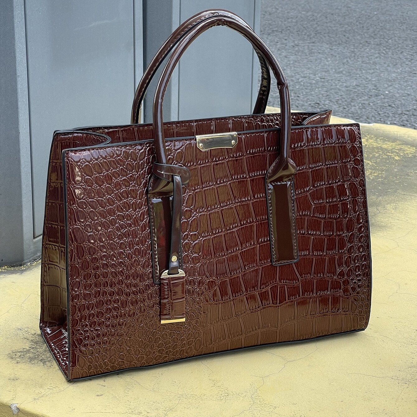 Matilda | Women’s Elegant Croc-Embossed Handbag with Zip Top