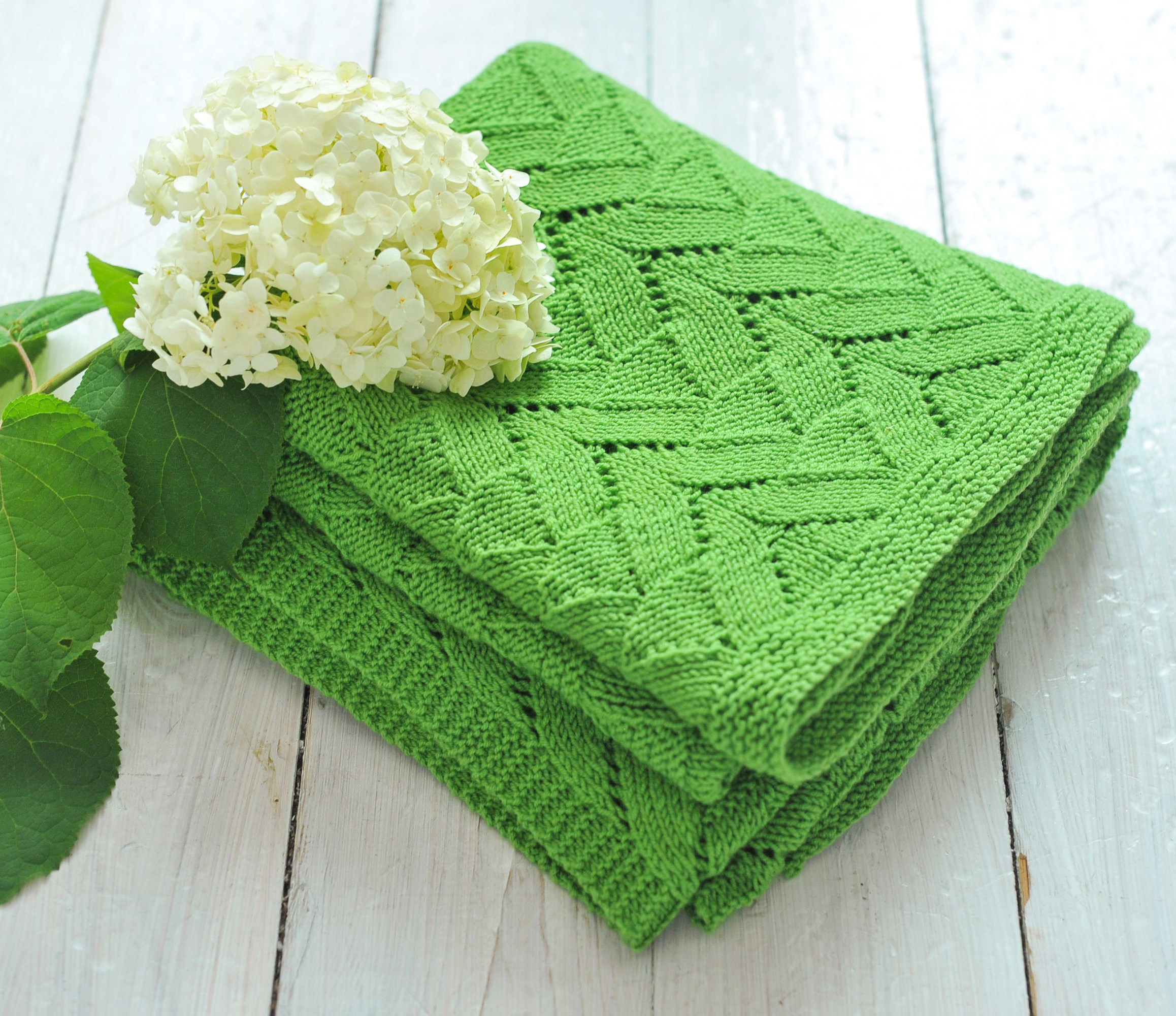 Knitting patterns blankets for babies, Lacy knit baby blanke Inspire