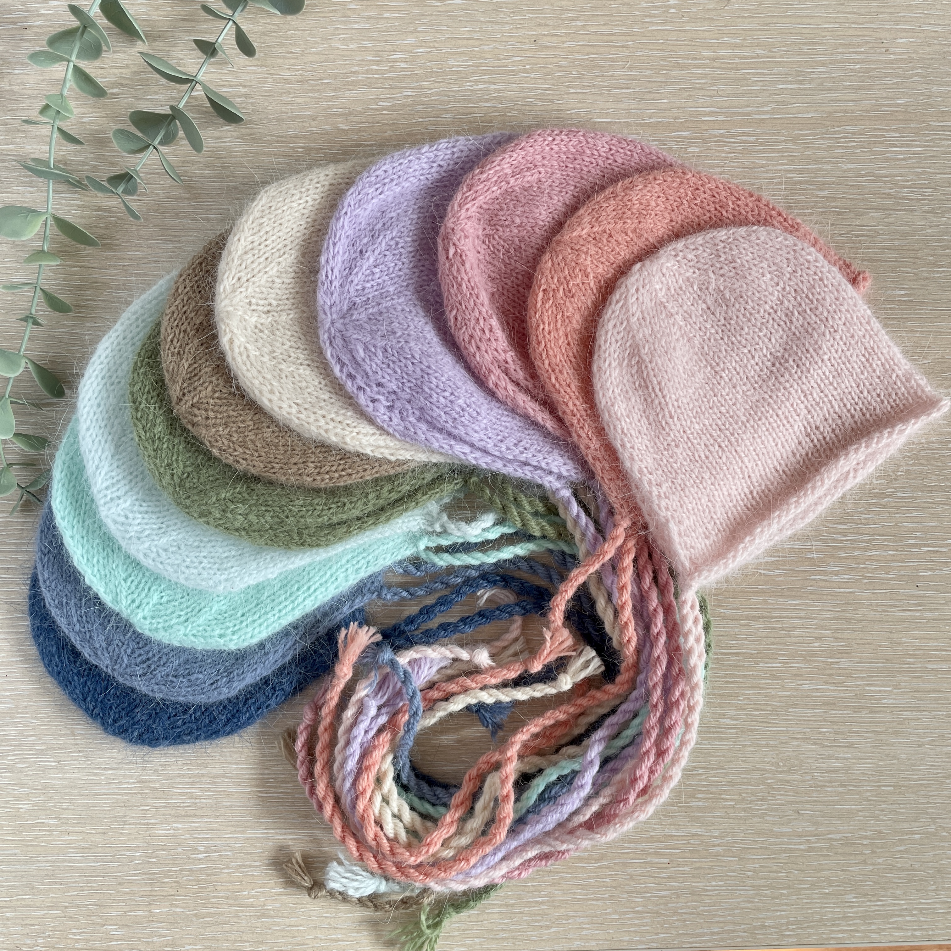 Basic bonnet and wrap for a newborn photo | Inspire Uplift