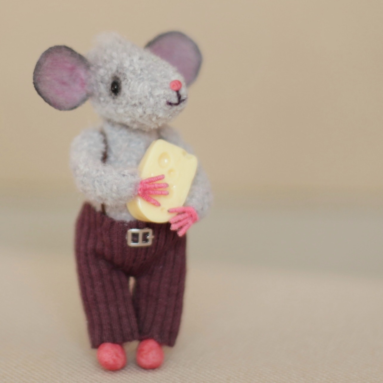 Miniature gray mouse, Dollhouse miniatures Toy for doll, Uni Inspire