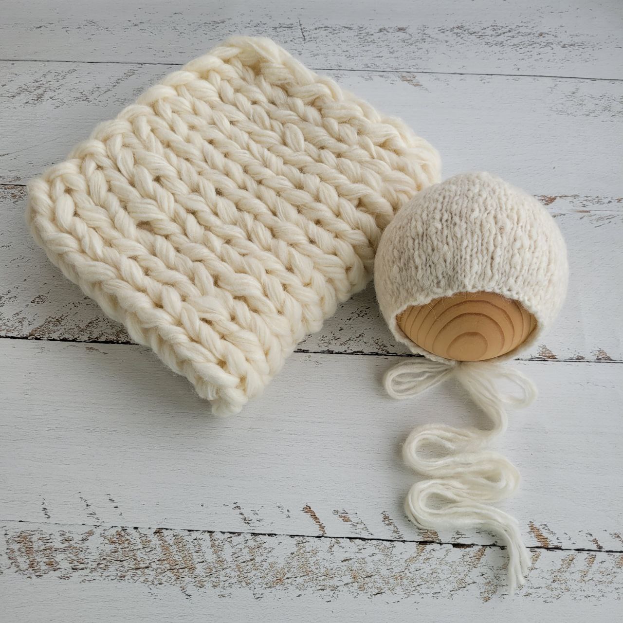 White & Green Knitted Baby Blanket (no bow) main image 0