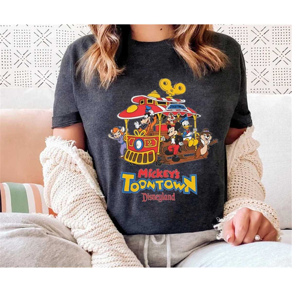 トップス 90s Disney land toontown sweat Vintage 90s Mickey's Toontown Disneyland Sweatshirt - Etsy