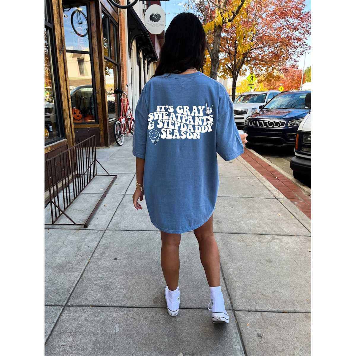 Its gray sweatpants and stepdad season tee shirt with words Inspire