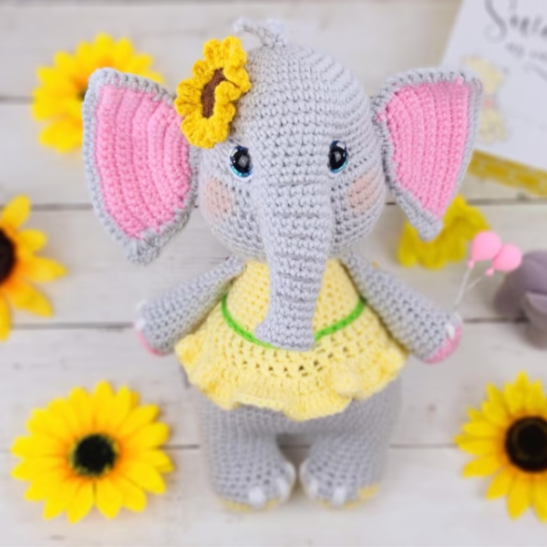 Elephant Keychain Crochet pattern, digital file PDF, digital Inspire