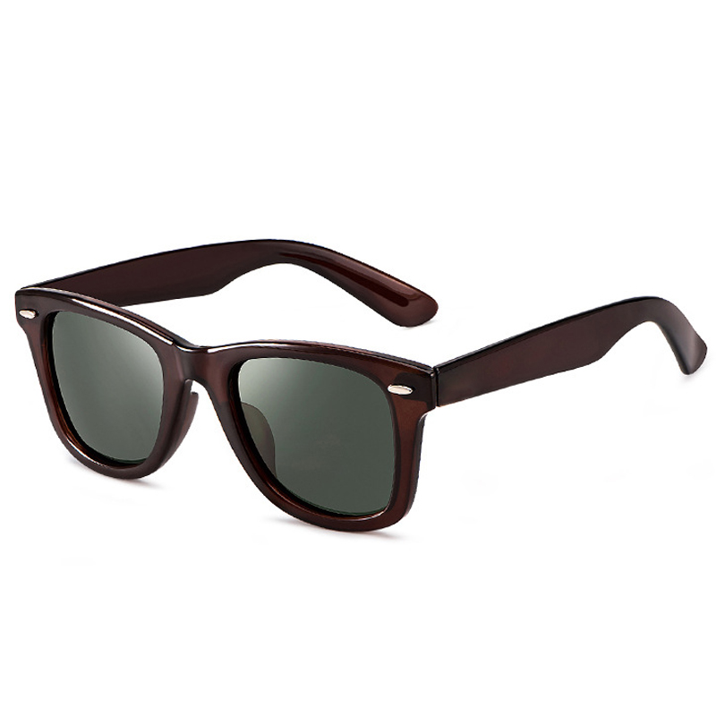 Classic Wayfarer Sunglasses with UV400 Protection for Driving and Everyday Style