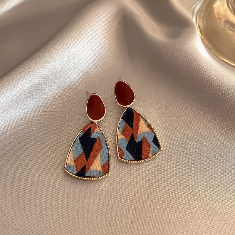 Vintage Burgundy Pearl Flower Stud Earrings for Women Elegant Gold Tone Enamel Earrings
