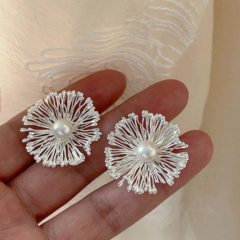 Golden Bloom Pearl Flower Stud Earrings for Women Elegant Floral Statement Jewelry