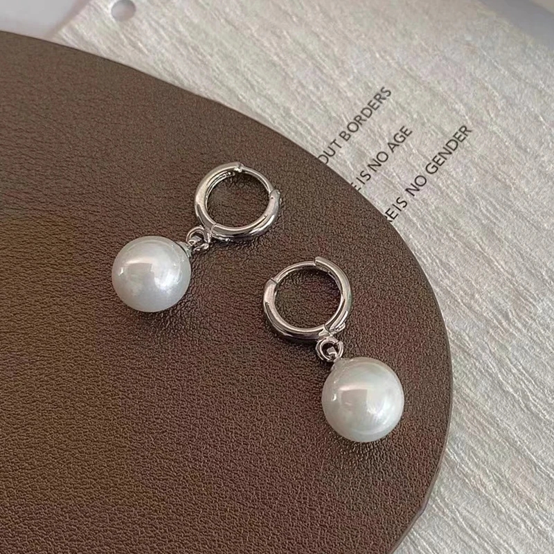 Vintage Baroque Pearl Earrings Gold Circle Drop Earrings for Elegant Women