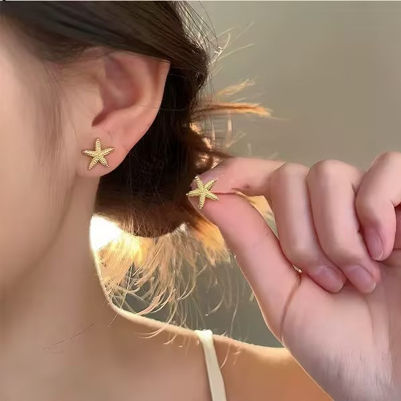 Gold Starfish Stud Earrings for Women Ocean Inspired Beach Jewelry with Elegant Summer Style