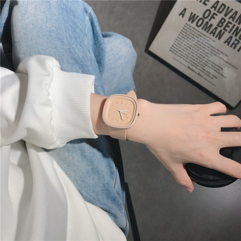 Elegant Women's Leather Watch Casual Ladies Quartz Watch with Sport-Inspired Fashion Design