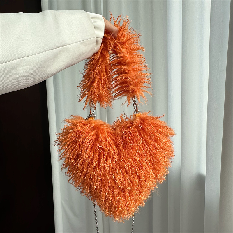 Chic Heart-Shaped Faux Fur Tote Bag - Soft Plush Winter Handbag for Women Kesenlong 1Pc Plush Heart-shaped Bag Female Lovely Handbag  main image 2