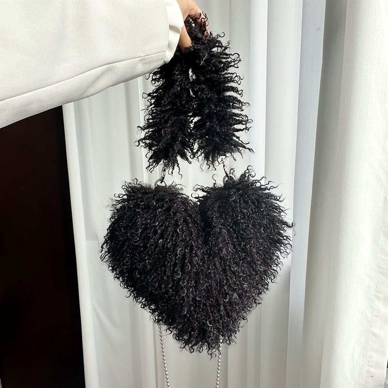 Chic Heart-Shaped Faux Fur Tote Bag - Soft Plush Winter Handbag for Women Faux Fur Heart Tote Bag for Women with Long Shoulder Strap  main image 4