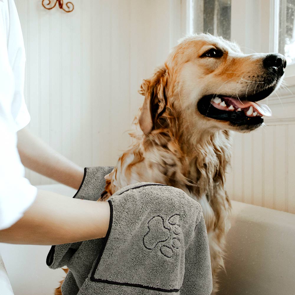 Super Absorbent Dog Towel Bathrobe Quick-Drying Microfiber Pet Towel for Dogs & Cats