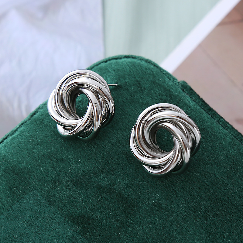 Elegant Gold Flower Twist Stud Earrings for Women Geometric Floral Statement Jewelry