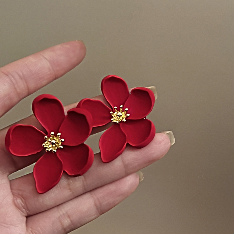Vintage Bloom Matte Flower Earrings for Women Retro Floral Statement Jewelry in Red, White & Gold