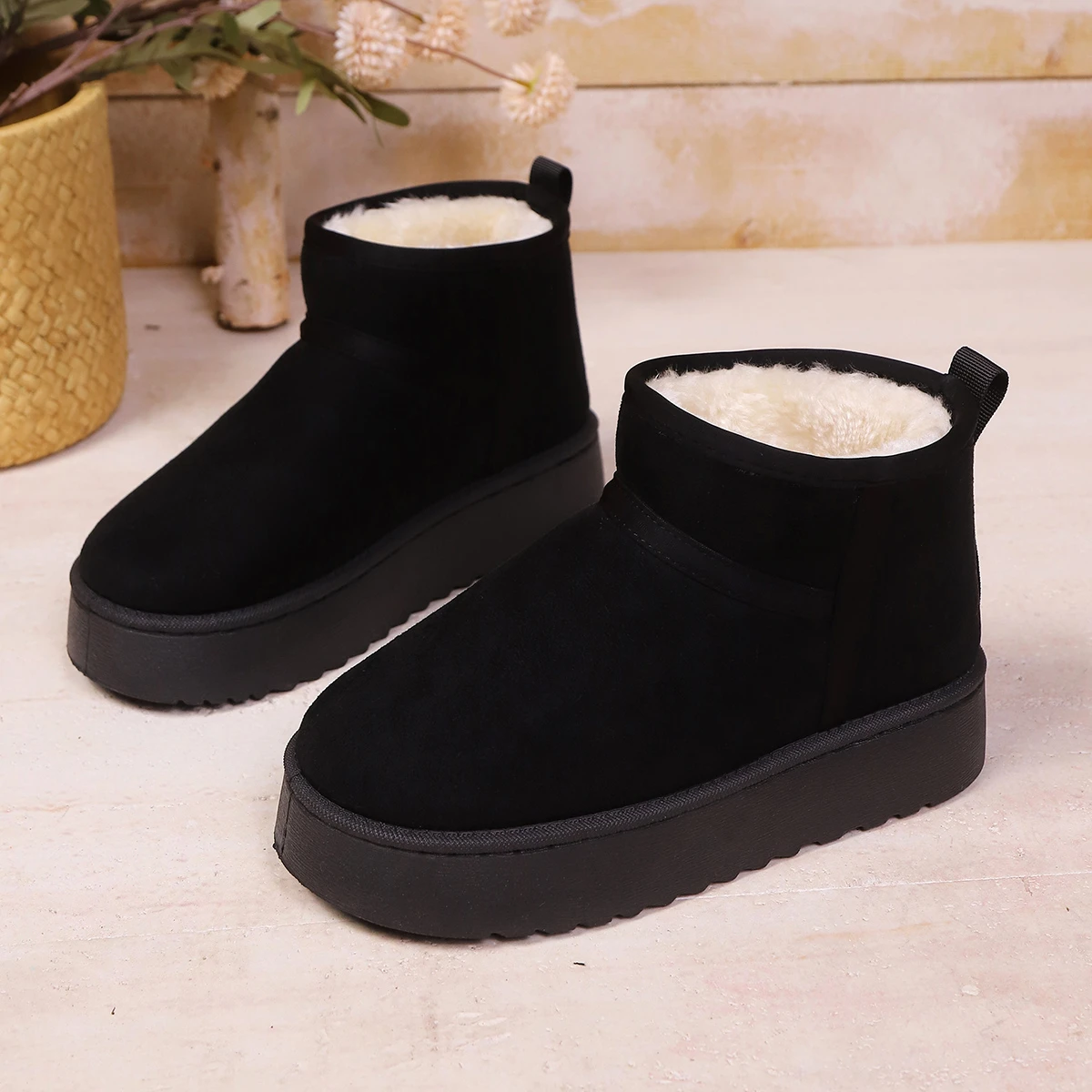 New Winter Warm Boots for Women Fashion Short Shoes with Real Sheepskin Wool Fur Snow Boots Comfortable Low-cut Design