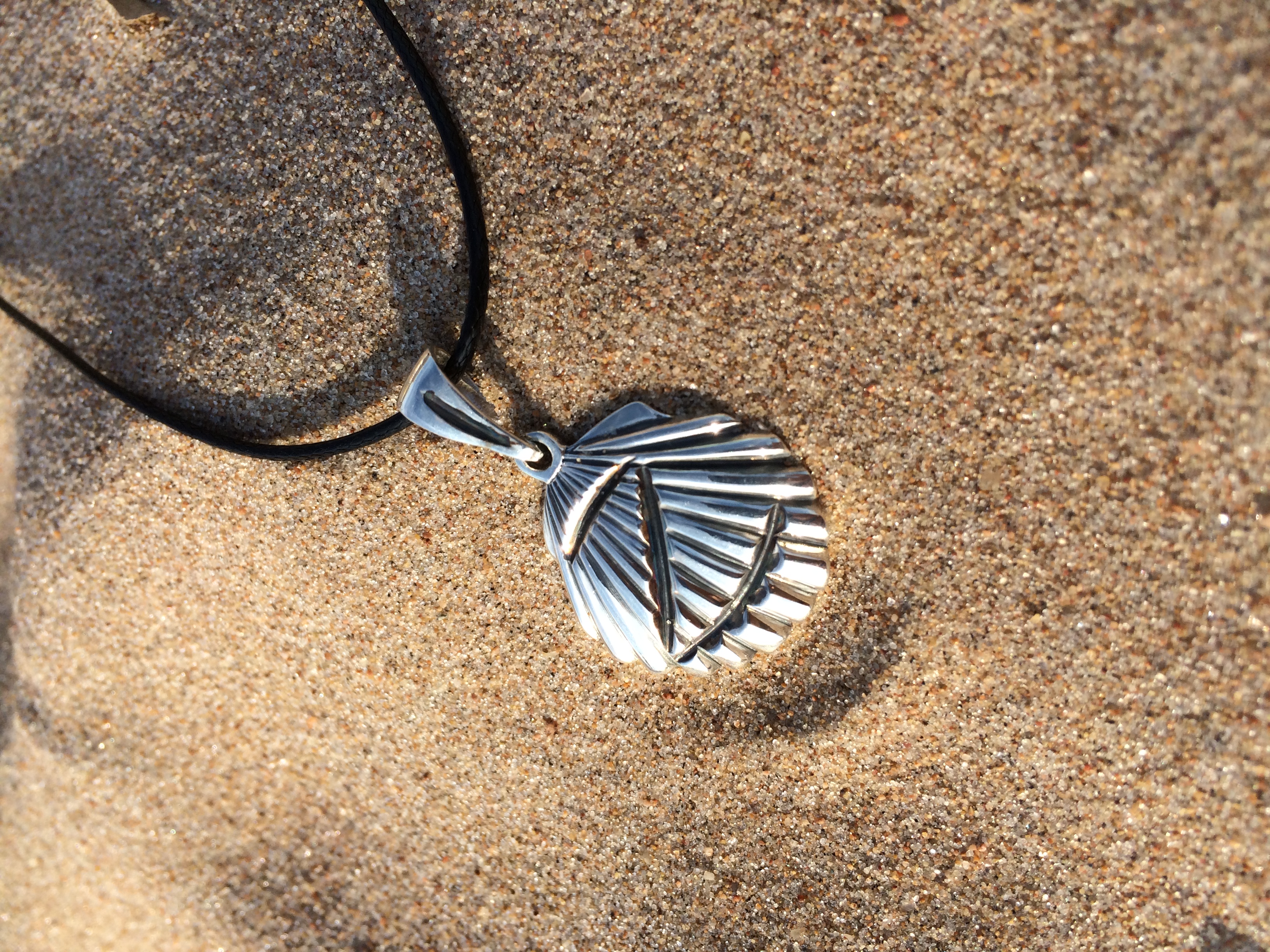 Big Z Surf's Up shell pendant, sterling silver. | Inspire Uplift