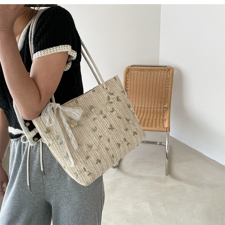 Lace Floral Embroidered Straw Woven Large Capacity Shoulder Bag