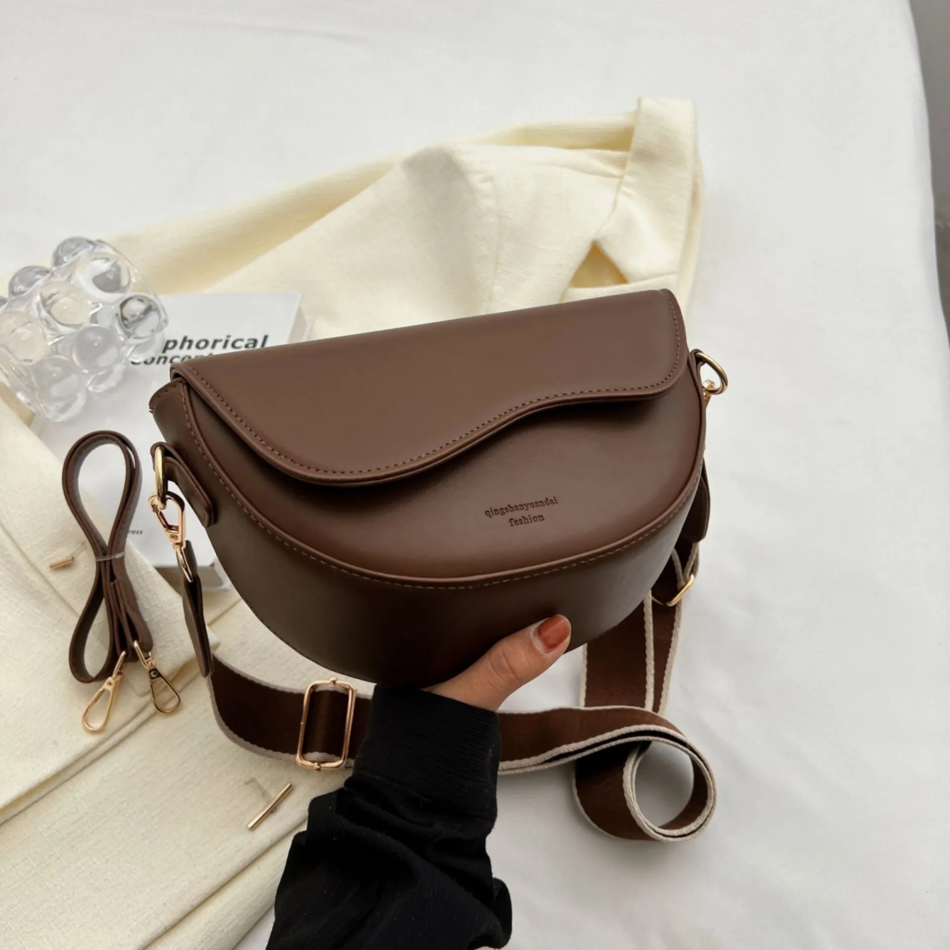 Vintage PU Leather Saddle Shoulder Bag Chic Wide Strap Crossbody Underarm Purse for Women