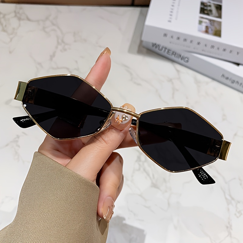 Retro Hexagon Sunglasses for Women – Vintage Gold Metal Frame Geometric Fashion Eyewear