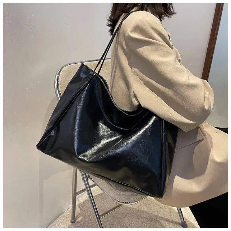 Vintage Elegance Large Capacity Soft PU Leather Shoulder Bag