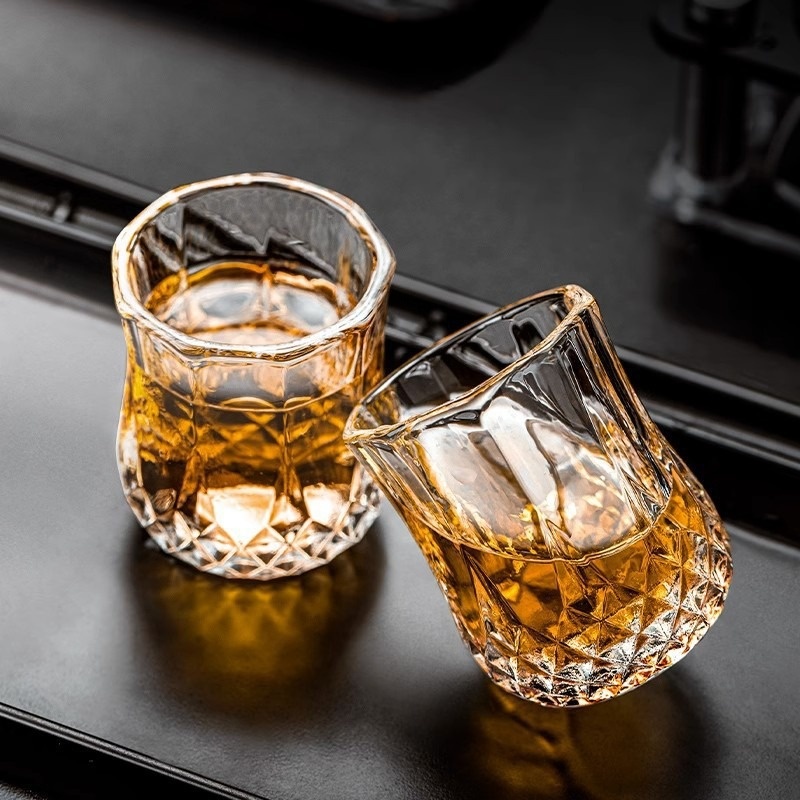 Vintage Relief Whiskey Glass Cup, Diamond Shaped Mini Shot Glass, Household Bar Drinking Tools